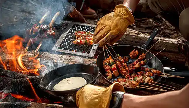 cooking on open fire chicken cabobs