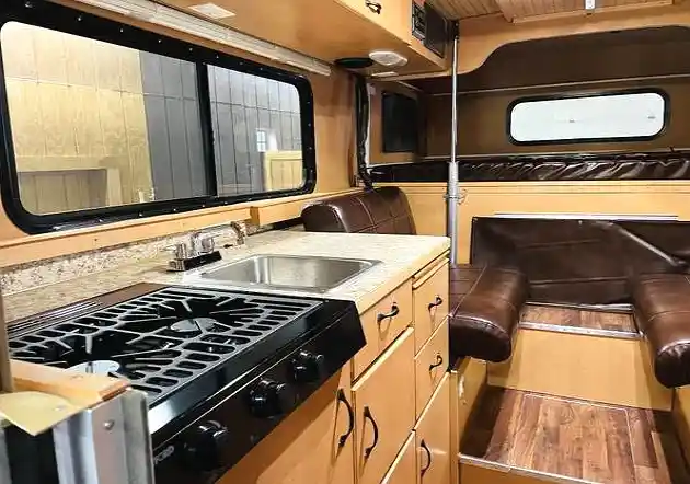 Alaskan 7 Cabover