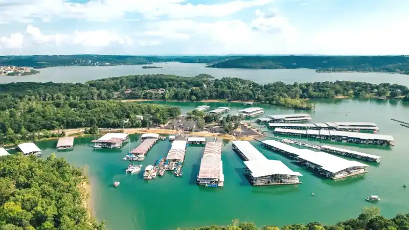 Can You Live On A Houseboat On Table Rock Lake