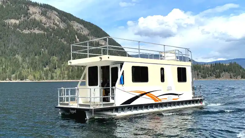 How Much Does A Houseboat Weigh
