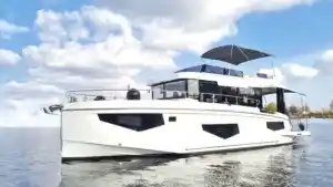 What Is A Flybridge On A Houseboat