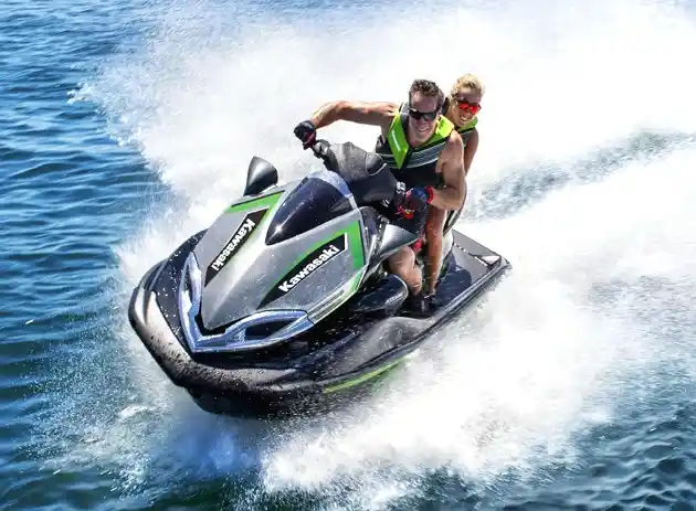 Difference Between A Jet Ski and A Wave Runner - guide