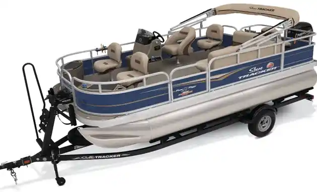 Pontoon Boat or Deck Boat - the comparison